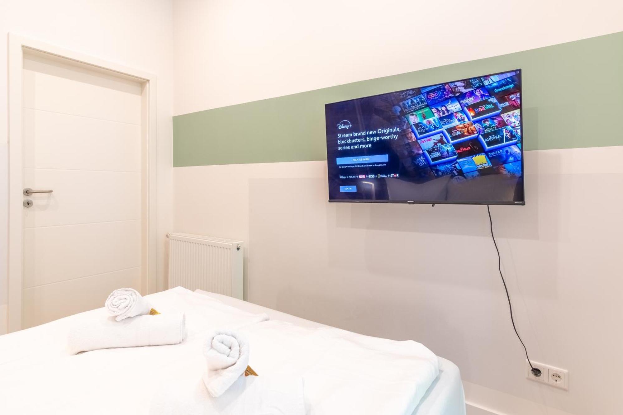 לייפציג 65 Zoll 4K Tv, Disney Plus, Soundbar, Kostenloser Kaffee, 5 Raeume מראה חיצוני תמונה
